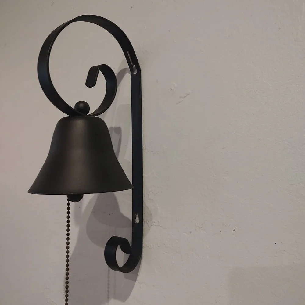 Vintage Store Hanging Steel Door‎ Dinner Bell with Wall Bracket USED Black 11